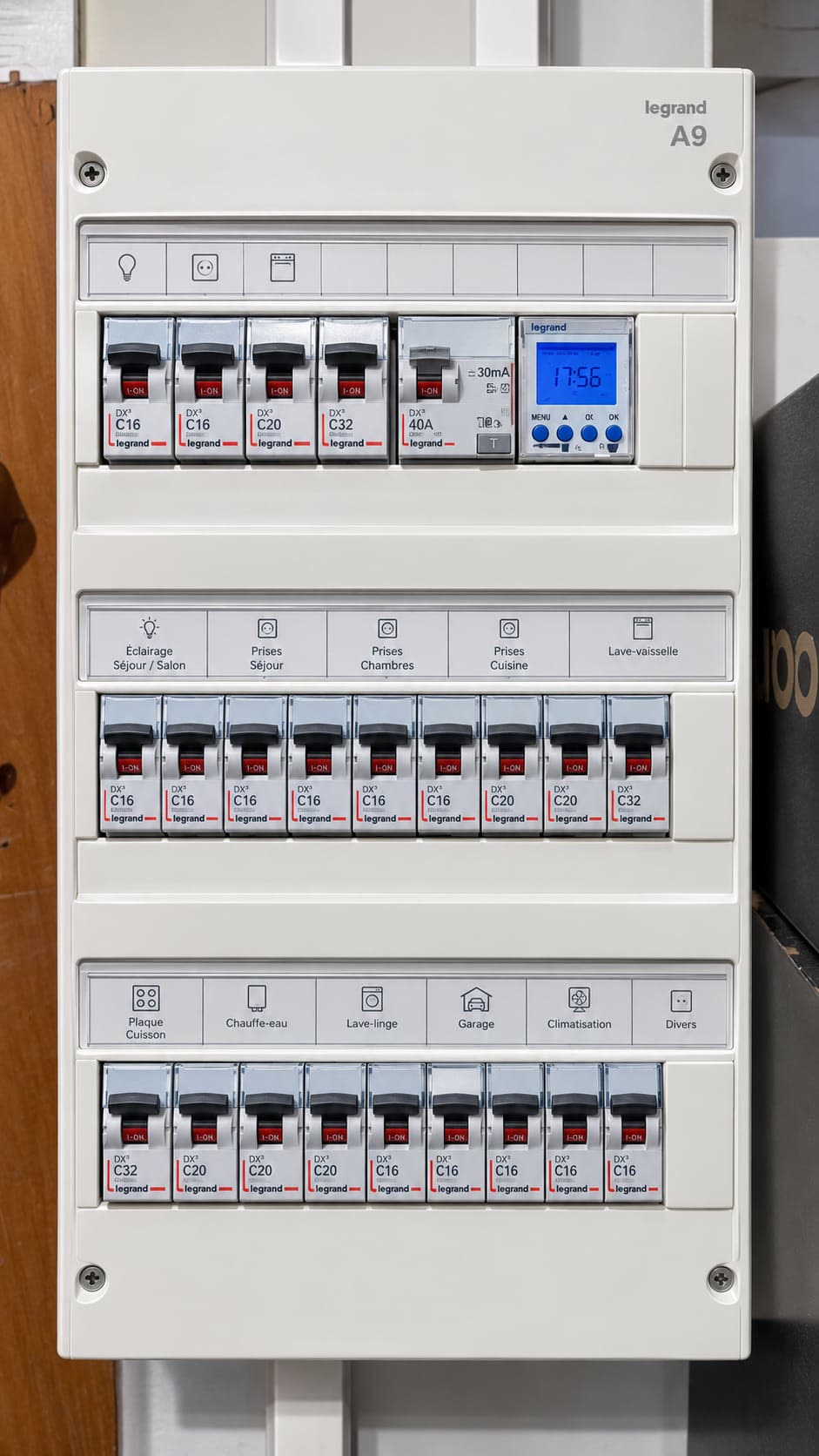 Tableau électrique neuf – circuits étiquetés
